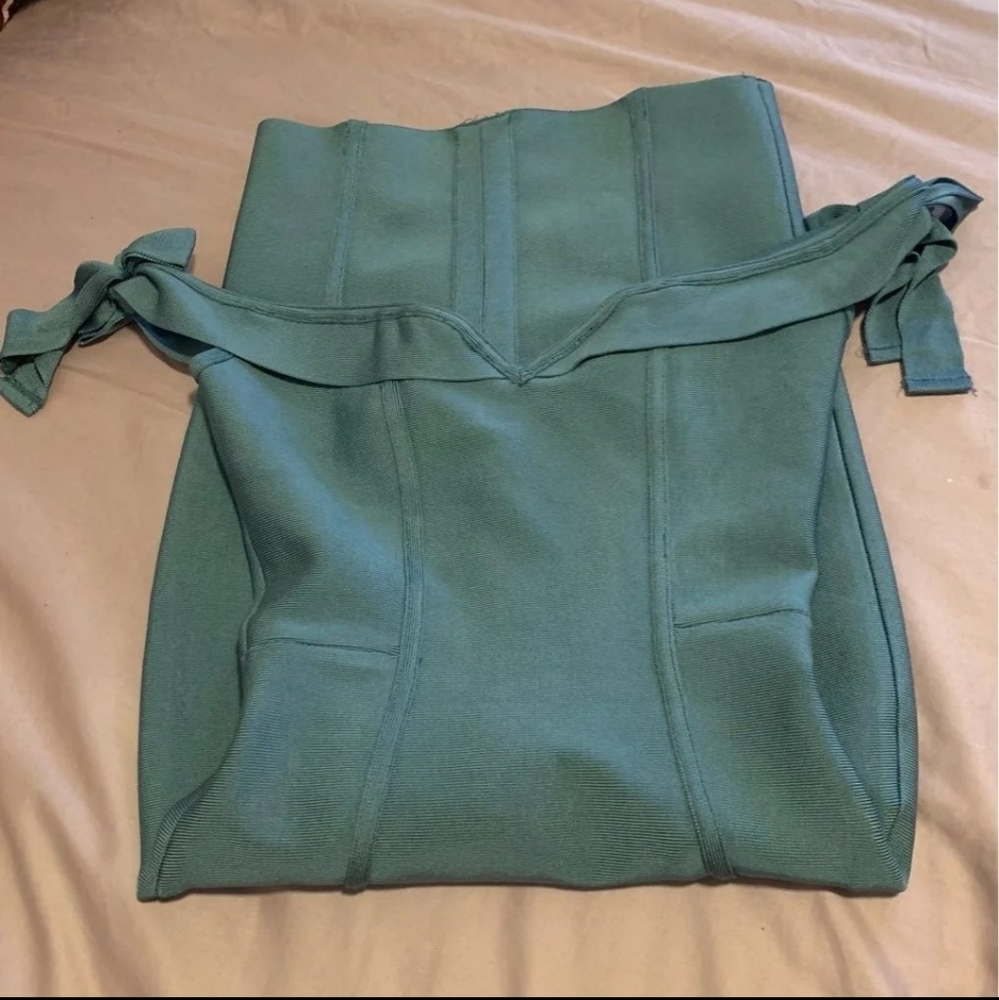 HOUSE OF CB SOLAINE DRESS XS - Picture 4 of 6